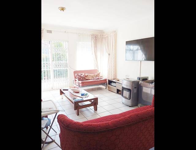 2 BEDROOM APARTMENT FOR SALE IN SIMMERFIELD